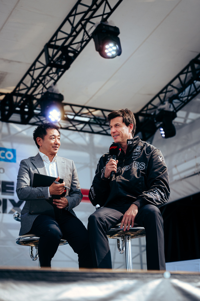 Toto Wolff being interviewed by a reporter on stage